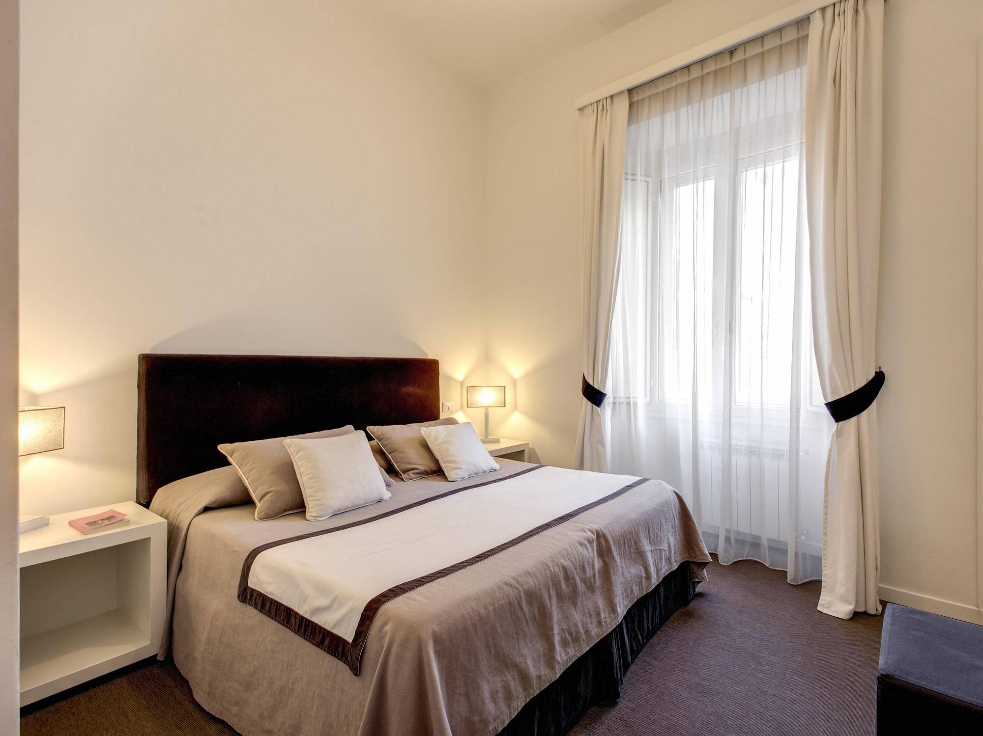 Residenza Bourbon Hotel Рим Екстериор снимка
