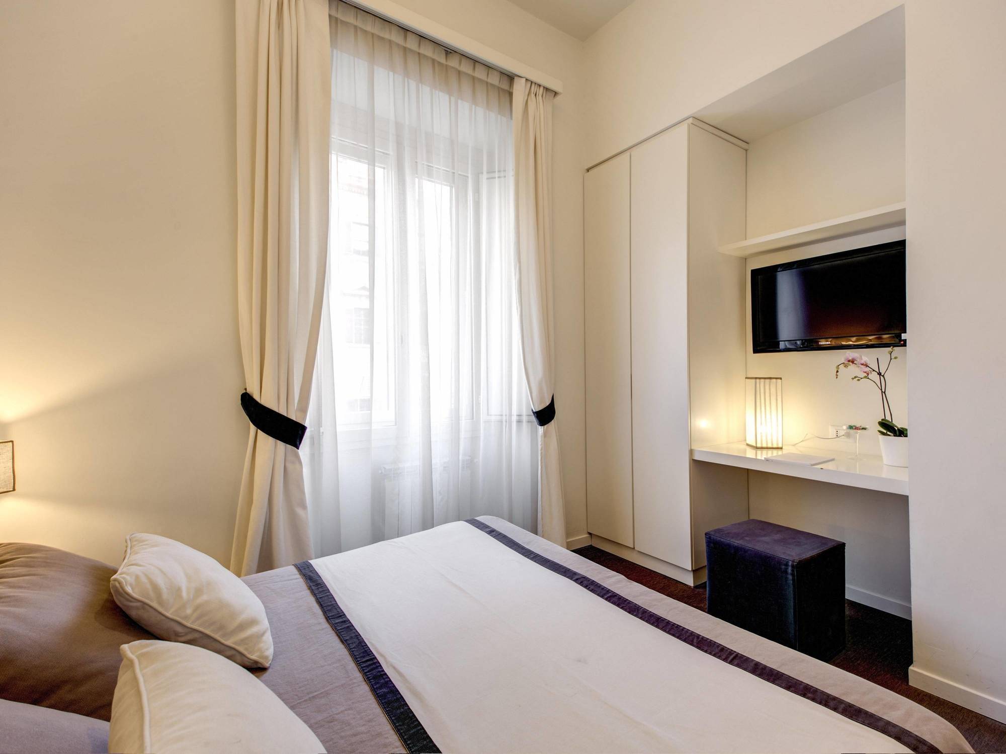 Residenza Bourbon Hotel Рим Екстериор снимка