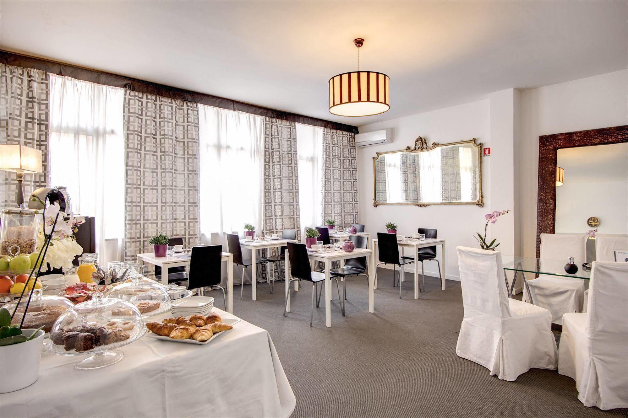 Residenza Bourbon Hotel Рим Екстериор снимка