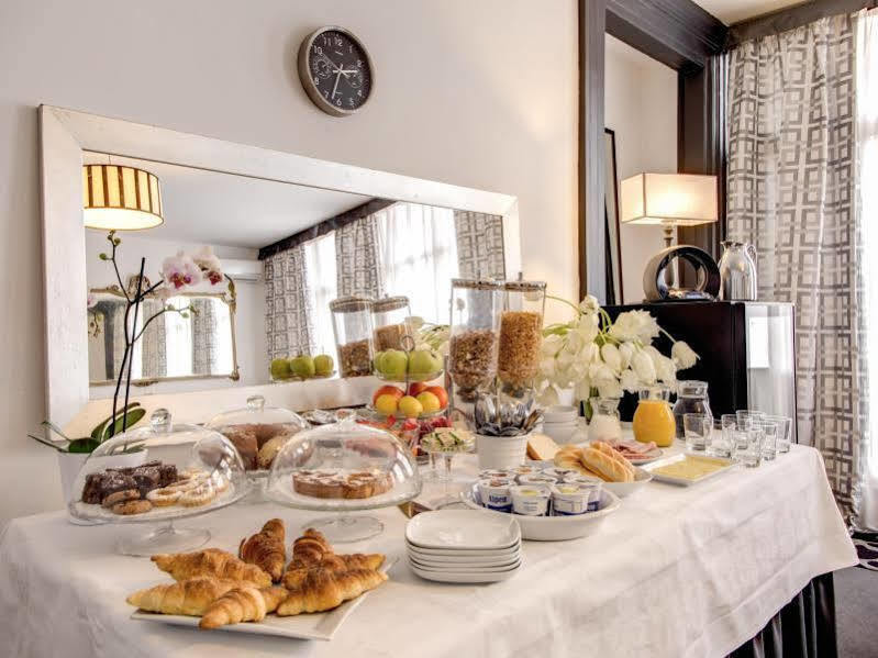 Residenza Bourbon Hotel Рим Екстериор снимка